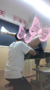 五一教室强上闺女二年级语文老师三尺讲台你往哪里躲（简阶获取完整版）